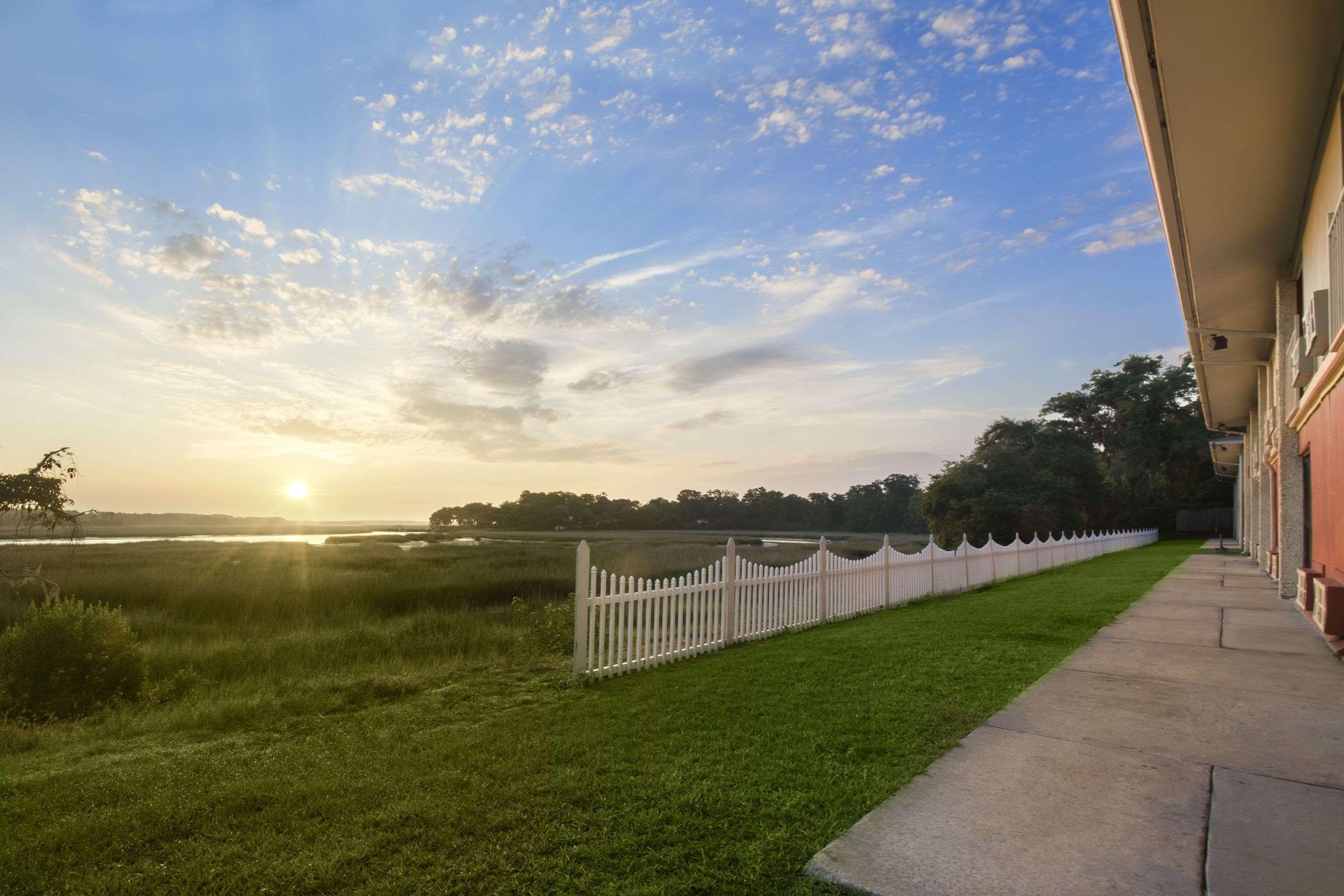 Hotel Howard Johnson By Wyndham Beaufort/Parris Island Esterno foto