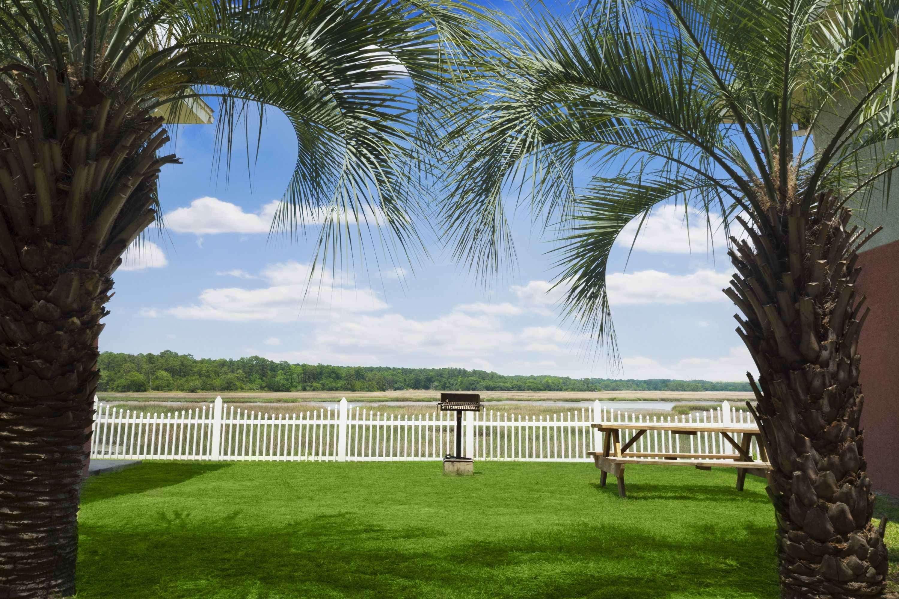 Hotel Howard Johnson By Wyndham Beaufort/Parris Island Esterno foto