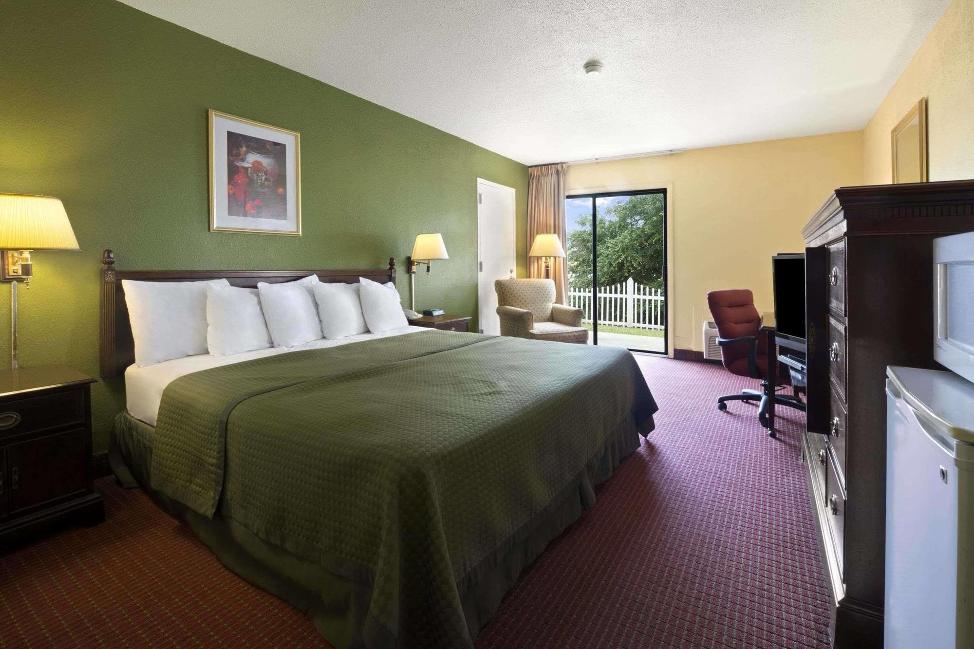 Hotel Howard Johnson By Wyndham Beaufort/Parris Island Esterno foto